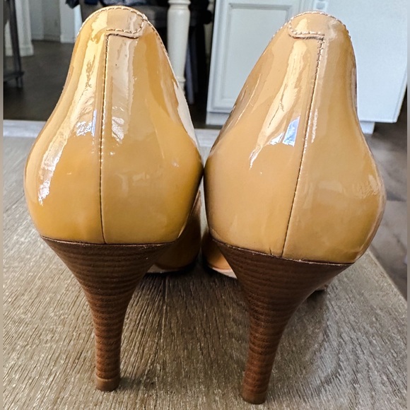 COLE HAAN Air Lainey Open Toe Peep Toe Pump
Sandstone Patent Size 7 - Picture 9 of 15